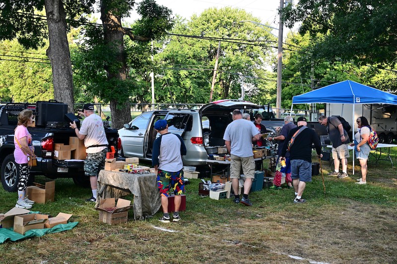 Visitors find great deals at the 2025 Berryville Hamfest
